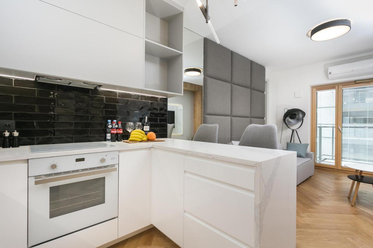 Luxury Mennica - Golden - Center Apartment Warschau