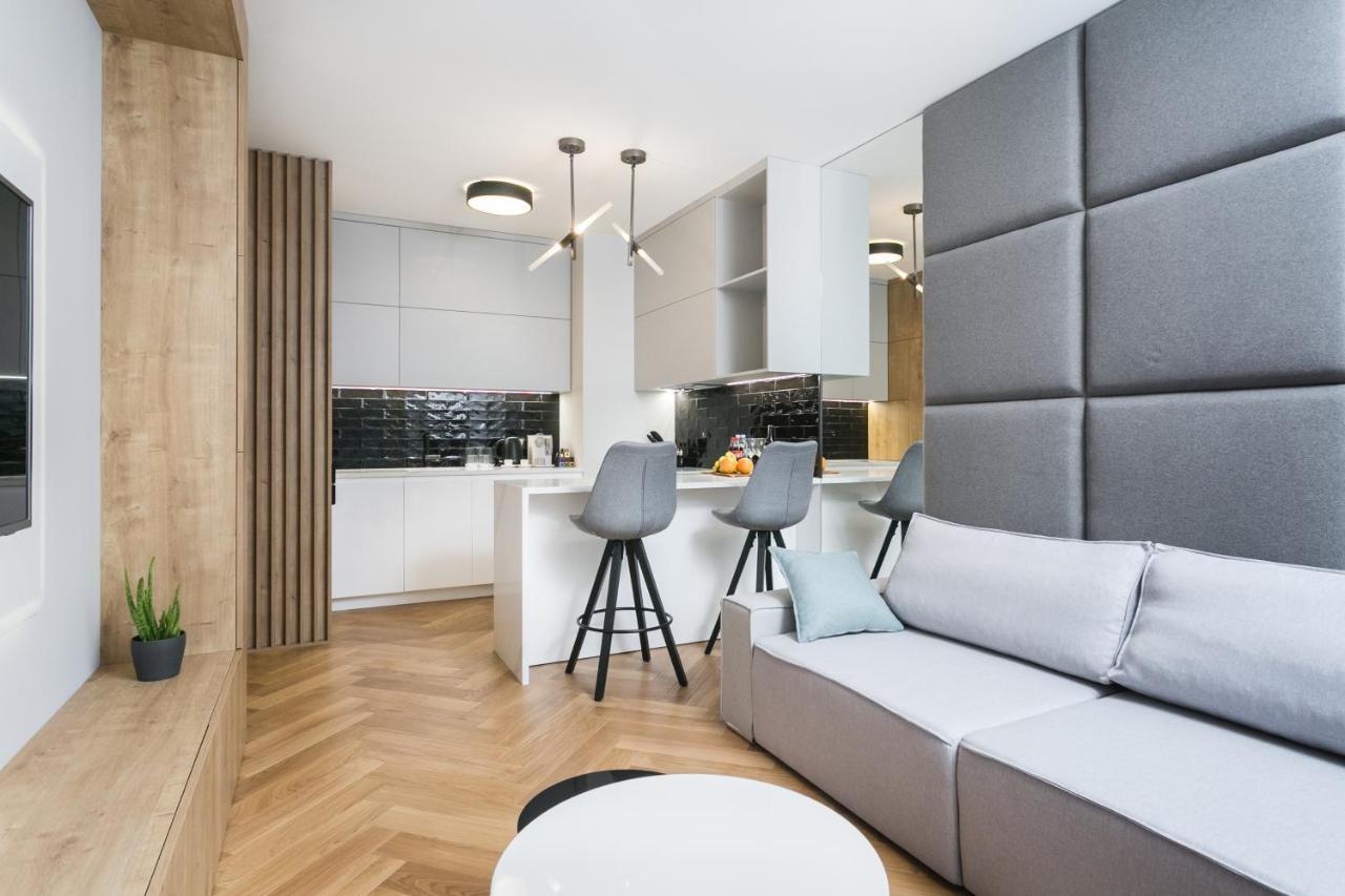 Luxury Mennica - Golden - Center * Warschau
